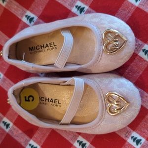 kids size 5 Michael kors shoes